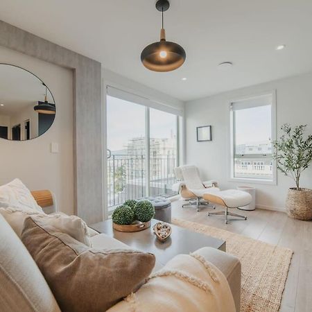 Penthouse Perfection - 2Br Elegance On Worcester St Christchurch Exteriör bild