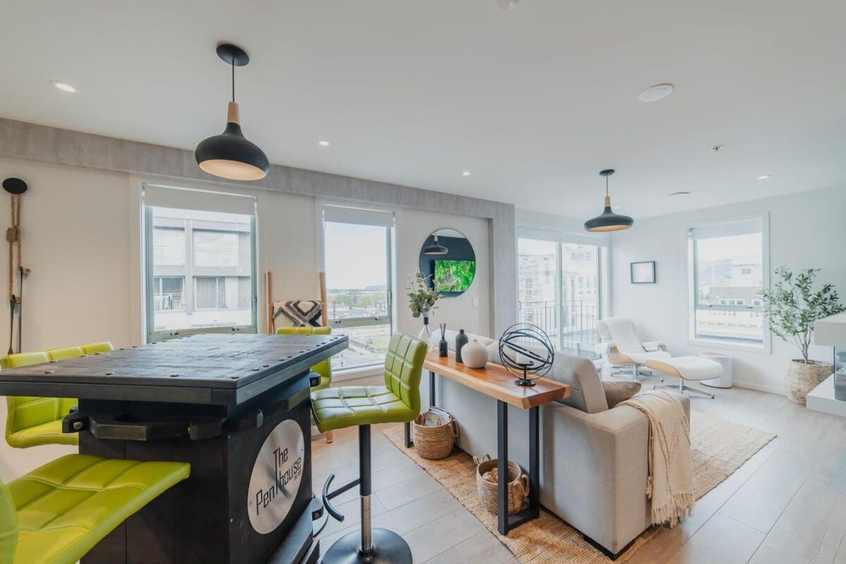 Penthouse Perfection - 2Br Elegance On Worcester St Christchurch Exteriör bild