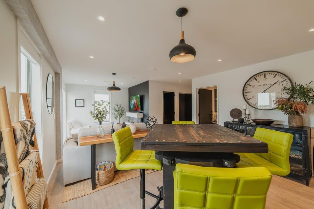 Penthouse Perfection - 2Br Elegance On Worcester St Christchurch Exteriör bild