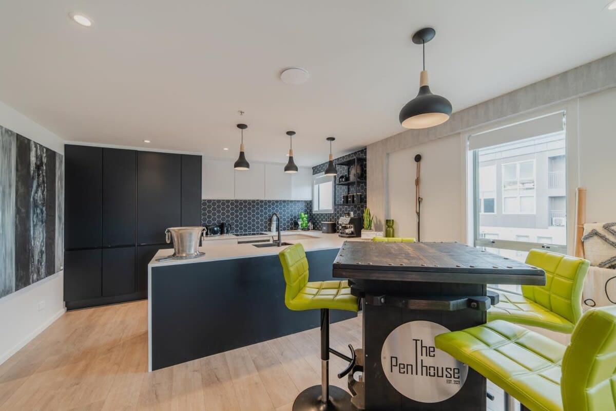 Penthouse Perfection - 2Br Elegance On Worcester St Christchurch Exteriör bild