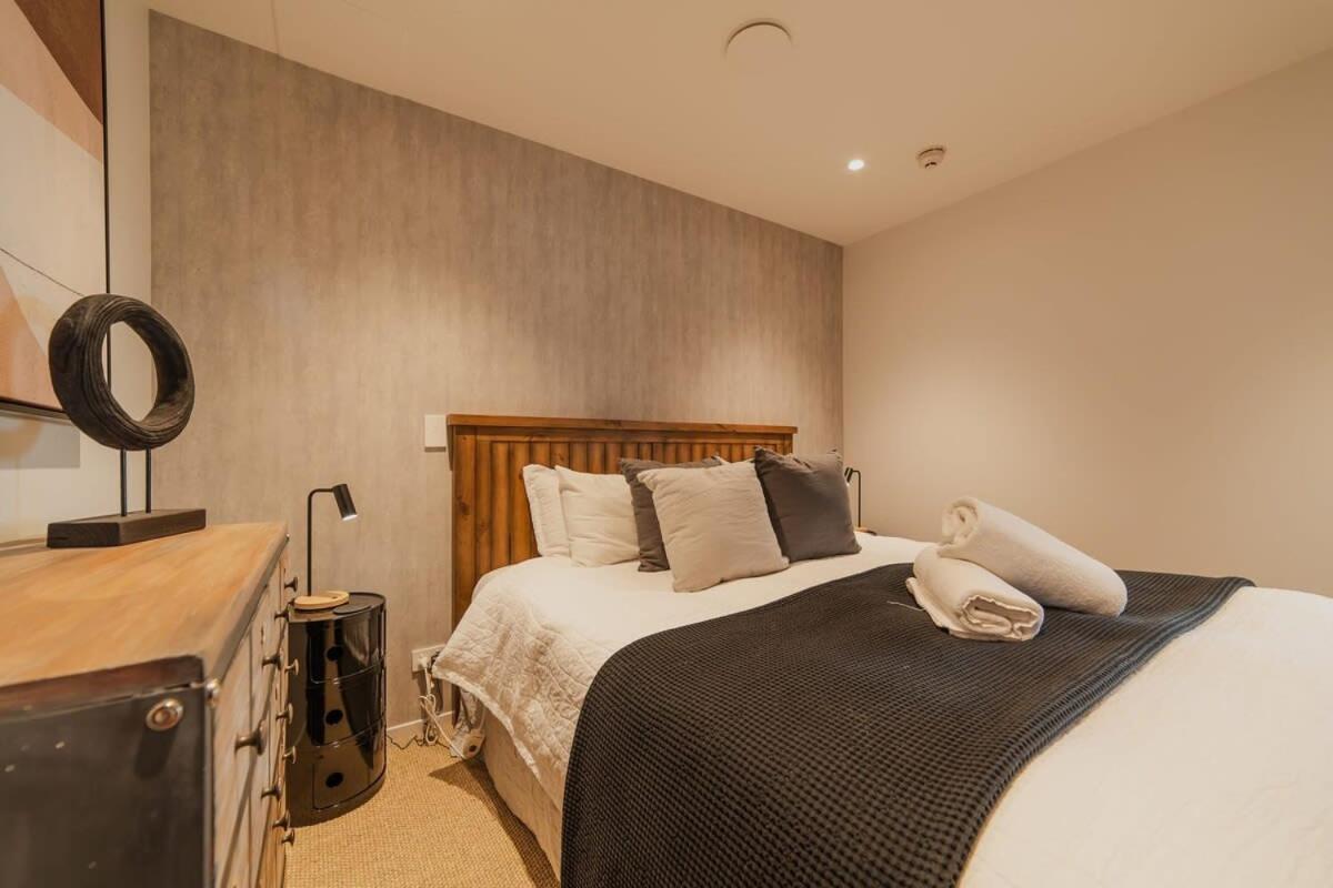 Penthouse Perfection - 2Br Elegance On Worcester St Christchurch Exteriör bild