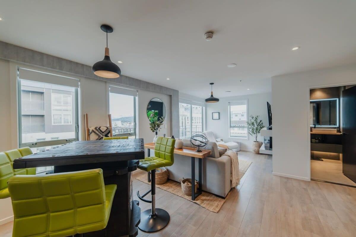 Penthouse Perfection - 2Br Elegance On Worcester St Christchurch Exteriör bild