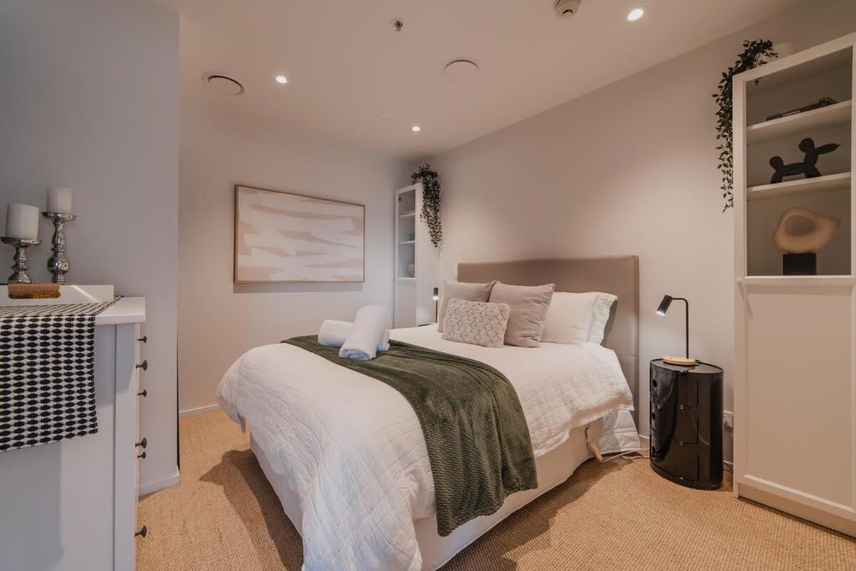 Penthouse Perfection - 2Br Elegance On Worcester St Christchurch Exteriör bild